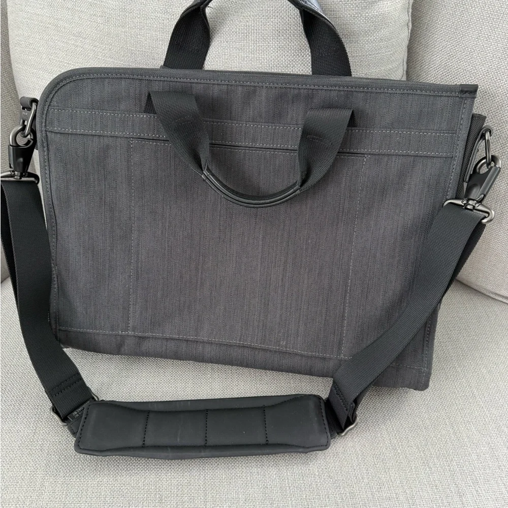 Tumi NEW Slim Deluxe Portfolio case
